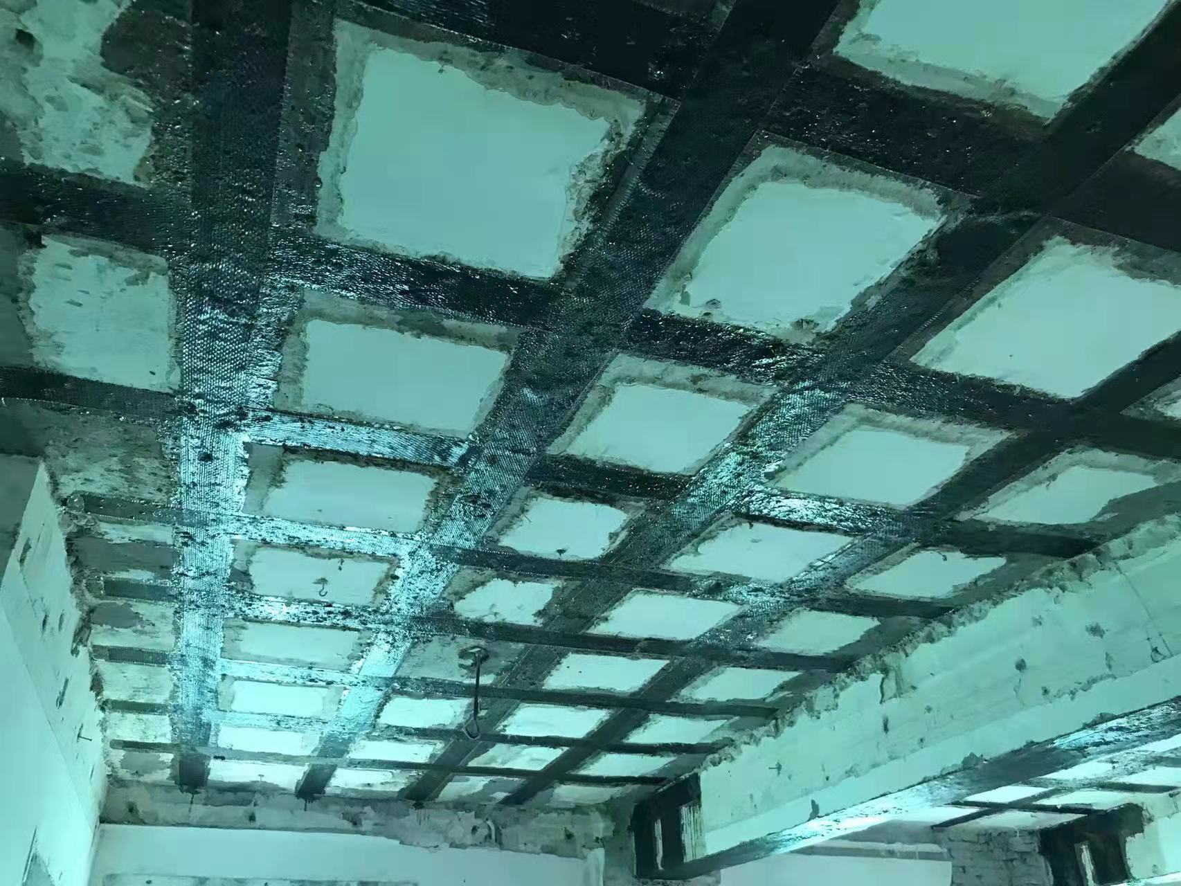 陈场镇粘碳纤维布施工工艺